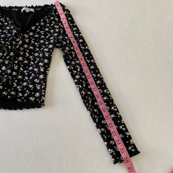 Francesca’s Floral Ribbed Button Front Top – Women’s Small Long Sleeve Stretchy - Picture 10 of 10